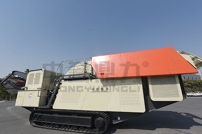 履帶移動(dòng)破碎機(jī)設(shè)備