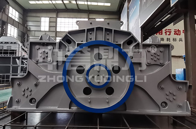 粗碎臥式旋回破碎機(jī)