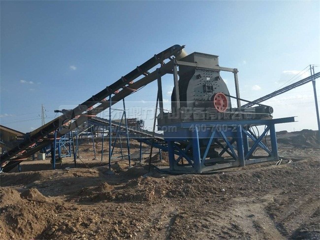 平頂山郟縣石料生產(chǎn)線振動(dòng)篩現(xiàn)場(chǎng)圖