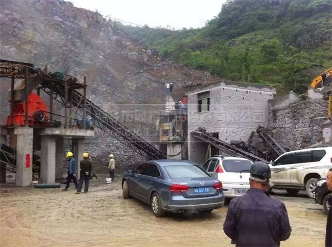 錘式破石機(jī)