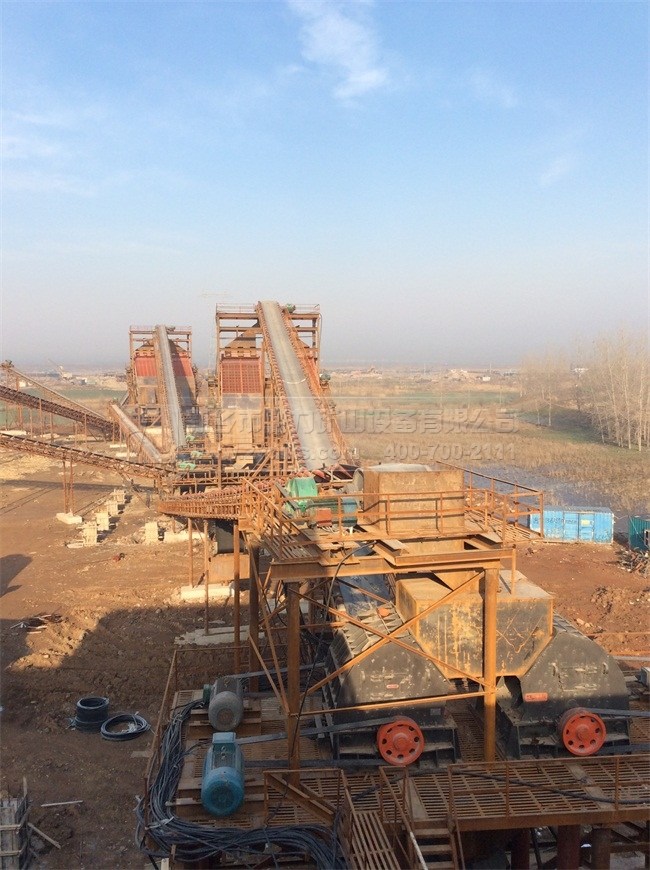 錘式破碎機(jī)生產(chǎn)現(xiàn)場(chǎng)