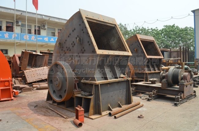 重型錘式破碎機(jī)除銹