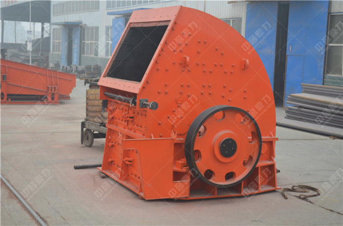巨型錘式破碎機(jī)設(shè)備