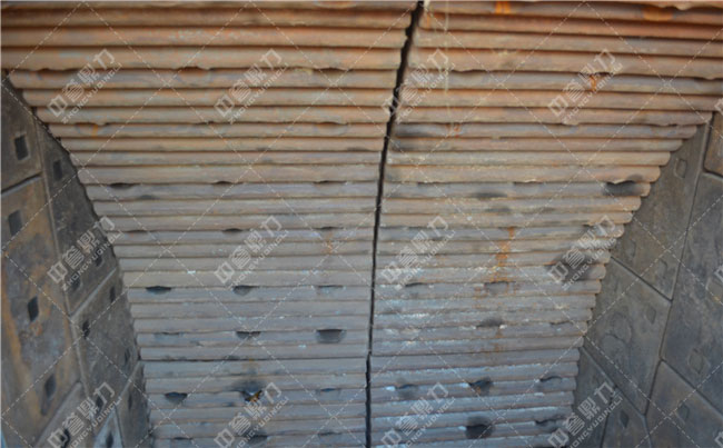 青石破碎機(jī)襯板