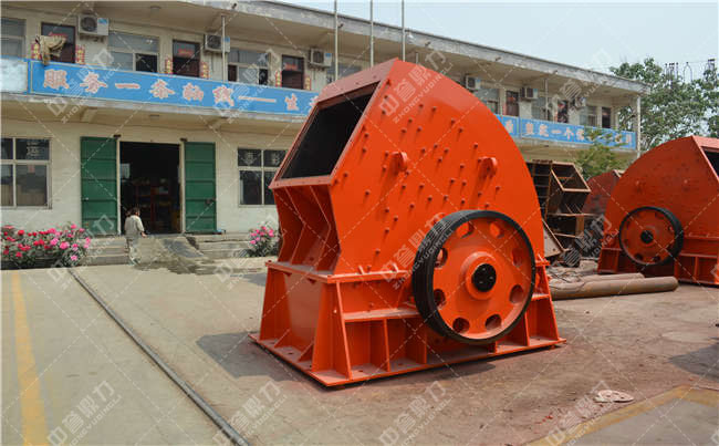 礦山碎石機(jī)設(shè)備