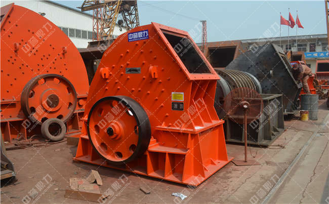 礦山磕石機(jī)