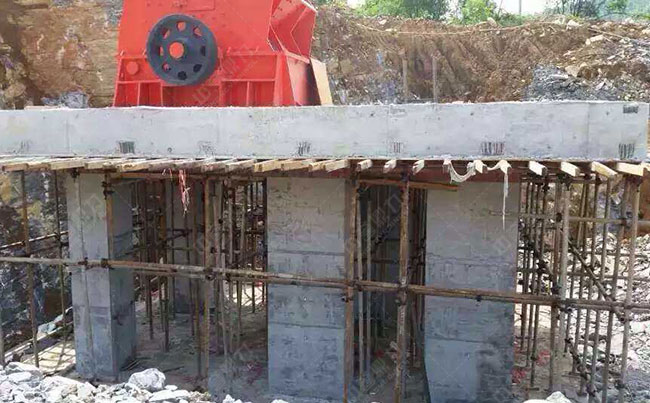 時(shí)產(chǎn)1200噸石灰?guī)r石料生產(chǎn)線安裝現(xiàn)場(chǎng)